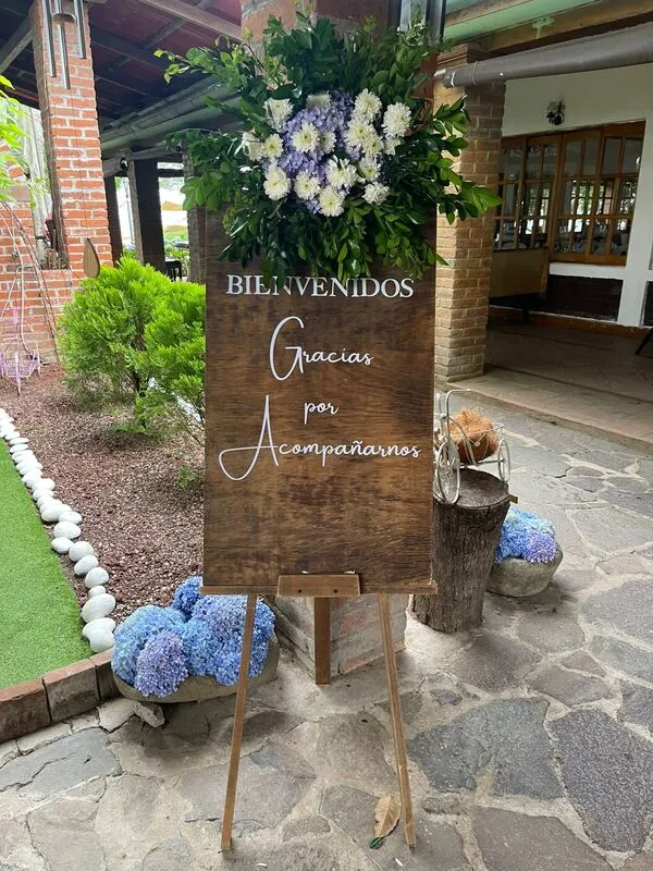 Decoración nupcial moderna y elegante - Whith You Balloons & Memories