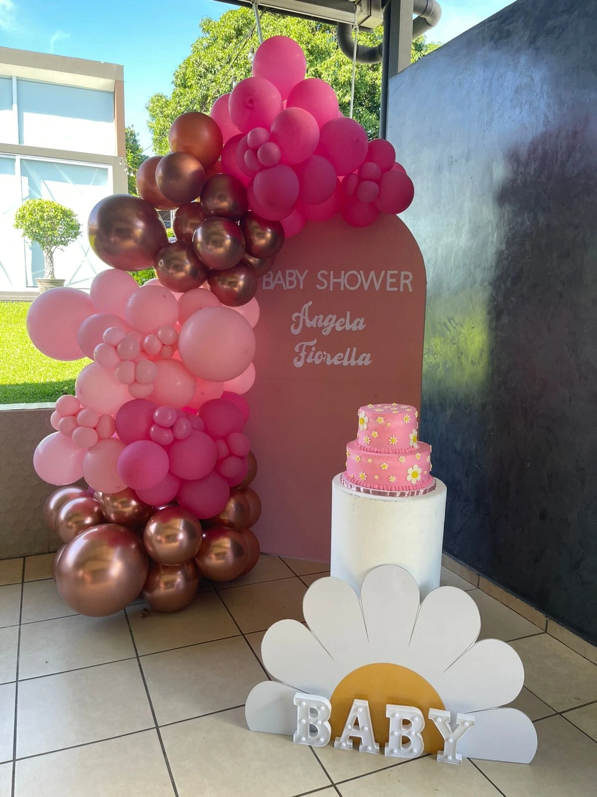 Globos coloridos para celebrar un baby shower - Whith You Balloons & Memories
